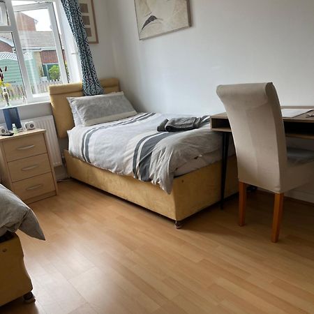 Twin Room At The Bungalow With Shared Shower Room Kettering Eksteriør bilde