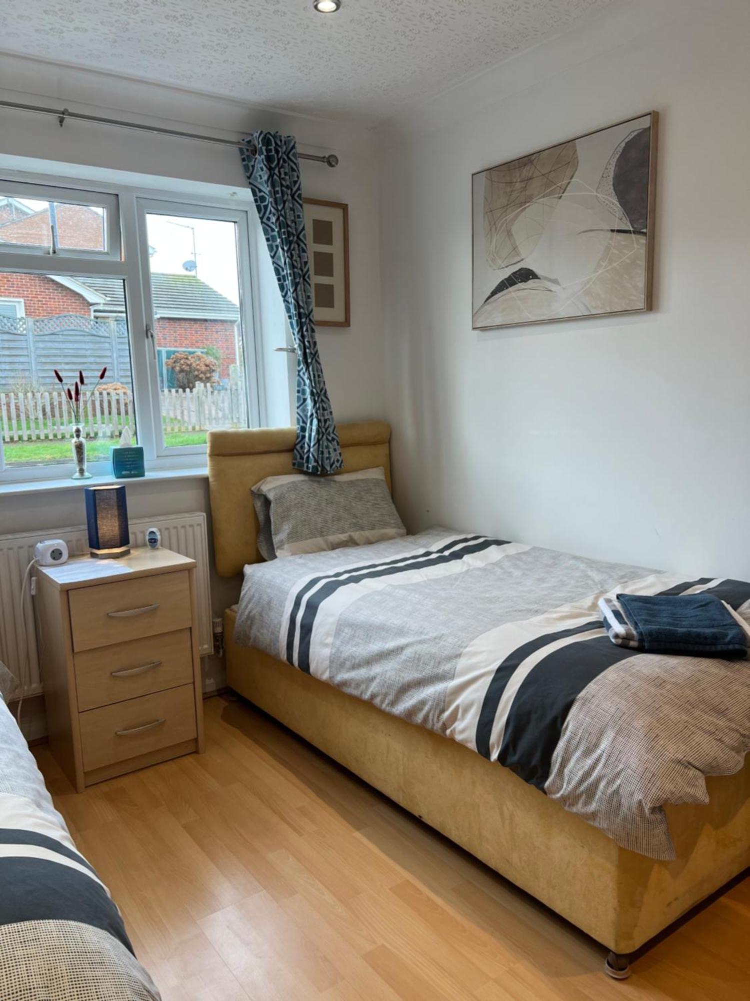 Twin Room At The Bungalow With Shared Shower Room Kettering Eksteriør bilde