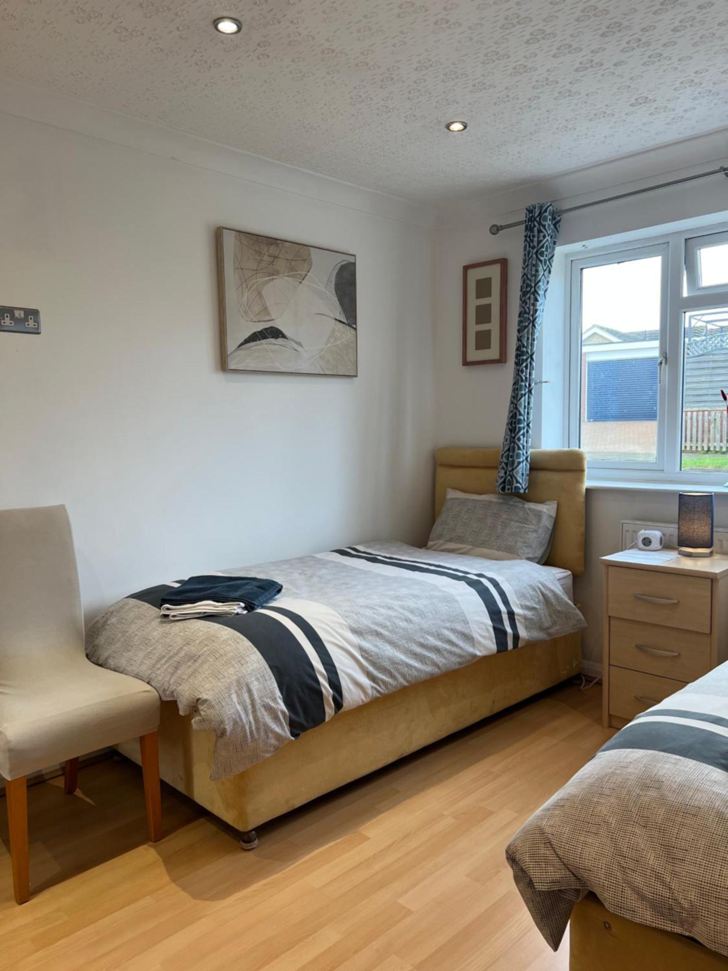 Twin Room At The Bungalow With Shared Shower Room Kettering Eksteriør bilde