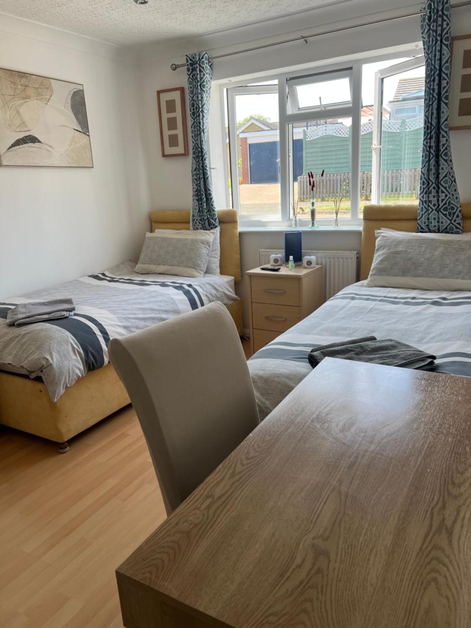 Twin Room At The Bungalow With Shared Shower Room Kettering Eksteriør bilde